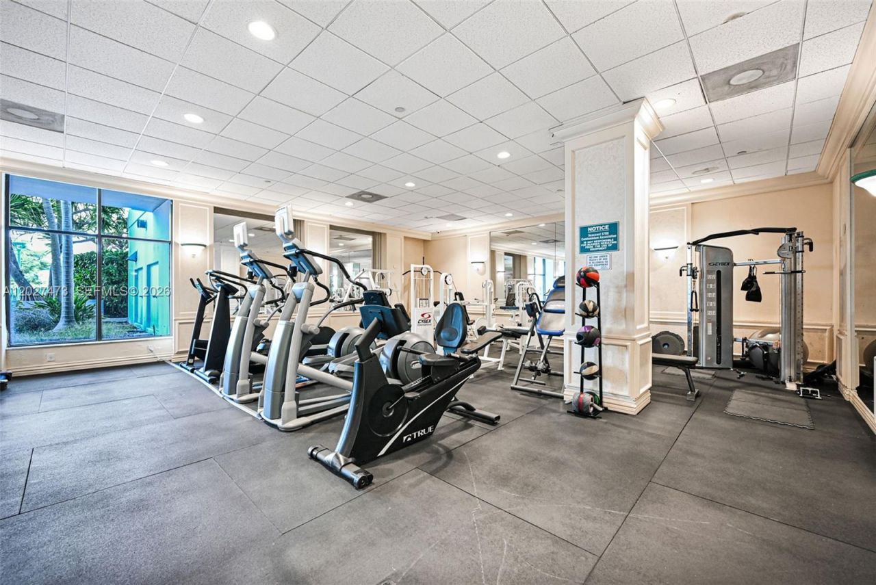 5700 Collins Ave , Unit 5J, Miami Beach, FL 33140 Photo