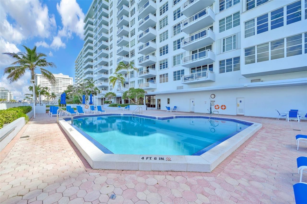 5700 Collins Ave , Unit 5J, Miami Beach, FL 33140 Photo