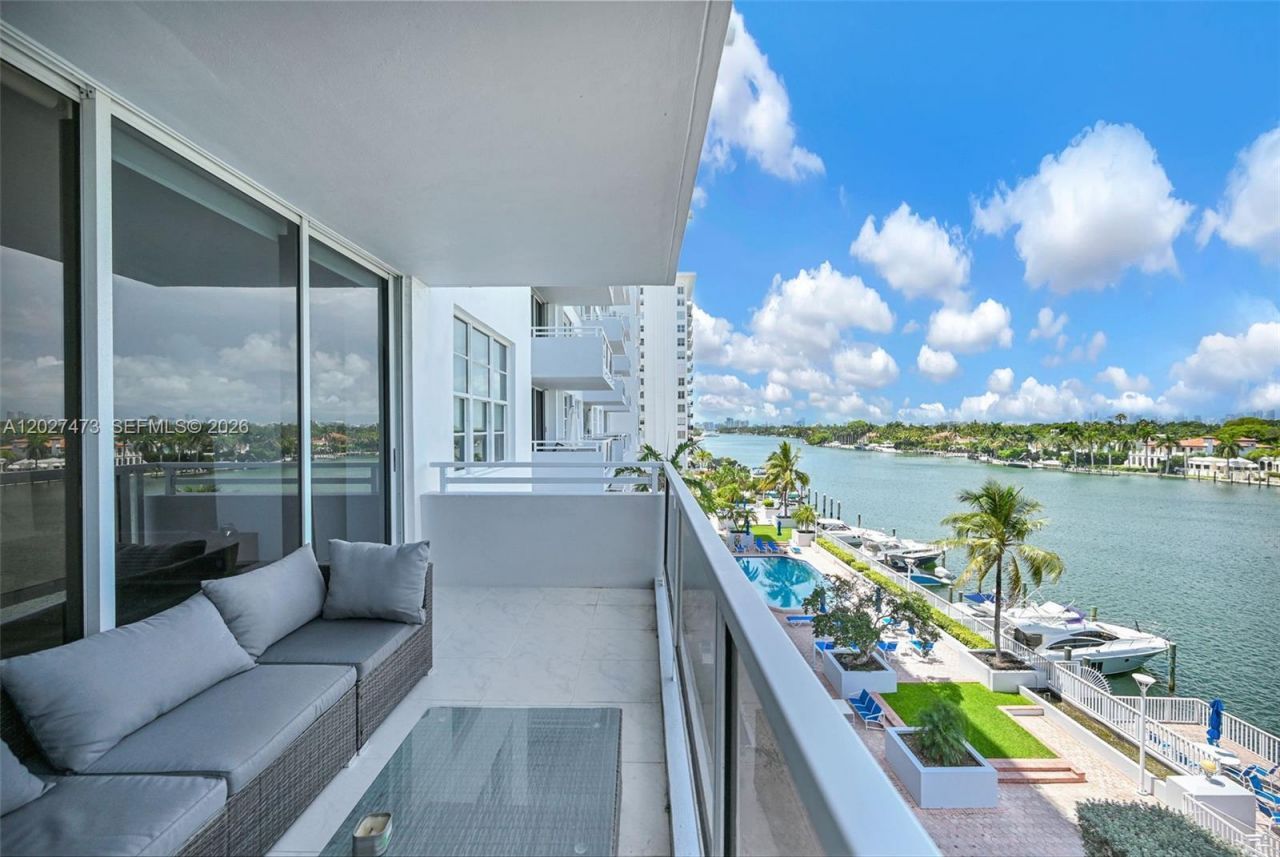 5700 Collins Ave , Unit 5J, Miami Beach, FL 33140 Photo