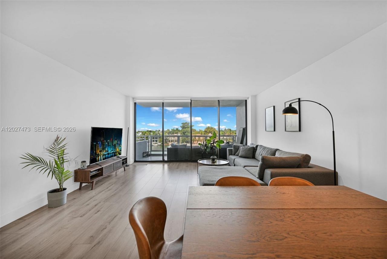 5700 Collins Ave , Unit 5J, Miami Beach, FL 33140 Photo