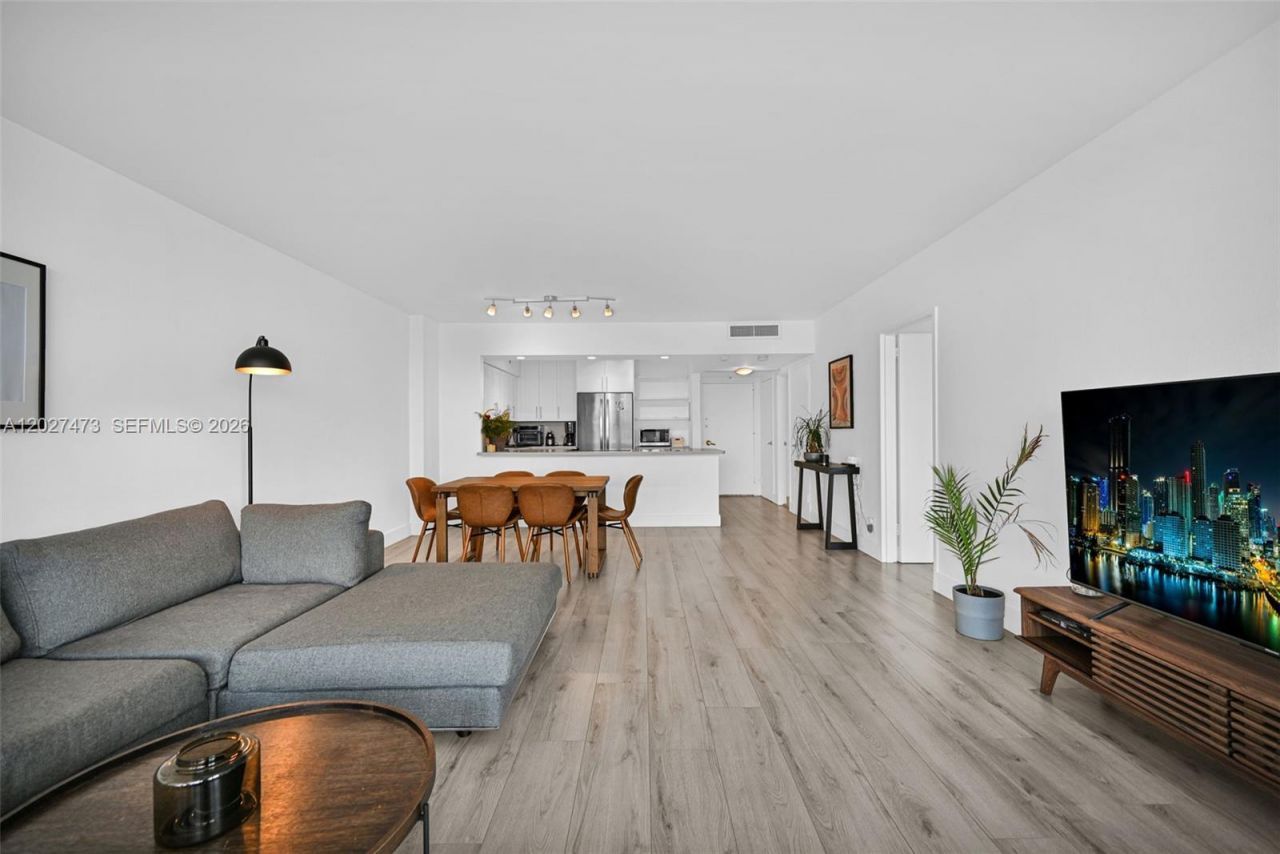 5700 Collins Ave , Unit 5J, Miami Beach, FL 33140 Photo