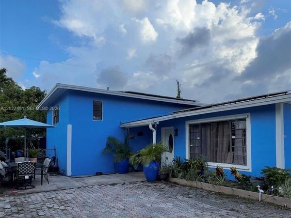 1300 NE 203rd St , Miami, FL 33179