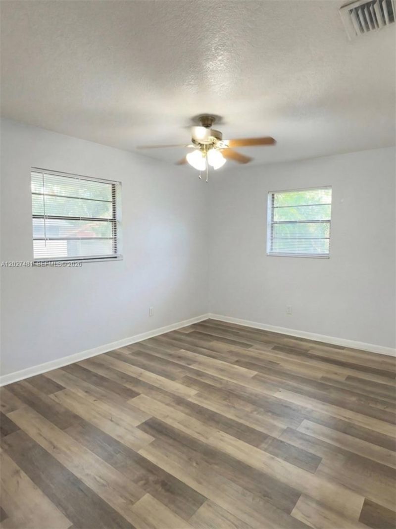 1300 NE 203rd St , Miami, FL 33179 Photo