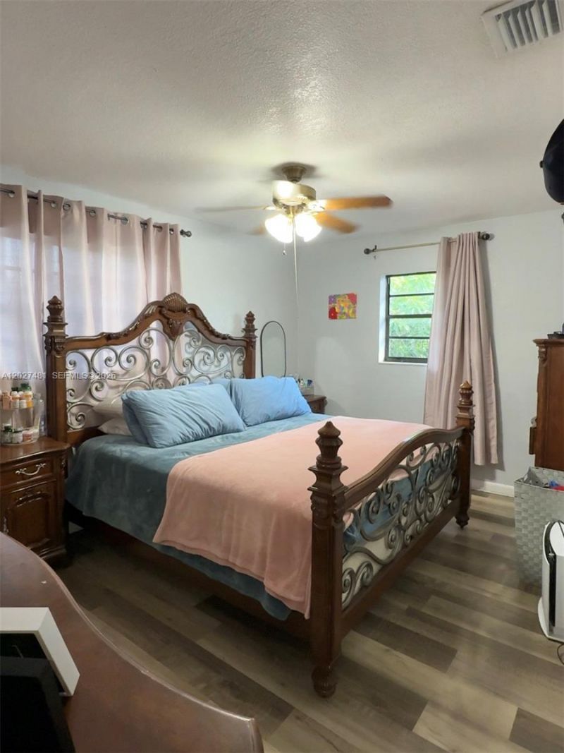 1300 NE 203rd St , Miami, FL 33179 Photo