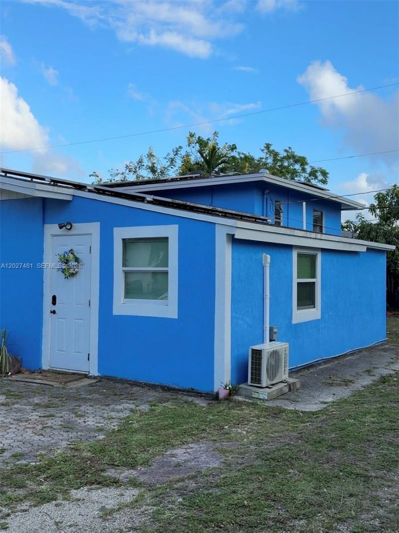 1300 NE 203rd St , Miami, FL 33179 Photo