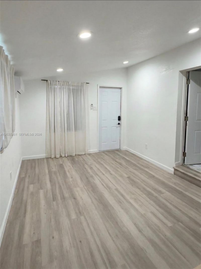 1300 NE 203rd St , Miami, FL 33179 Photo