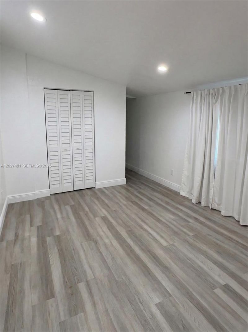 1300 NE 203rd St , Miami, FL 33179 Photo