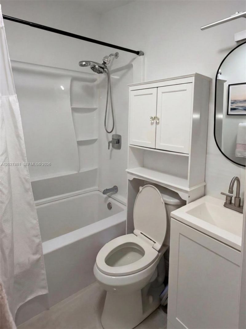 1300 NE 203rd St , Miami, FL 33179 Photo