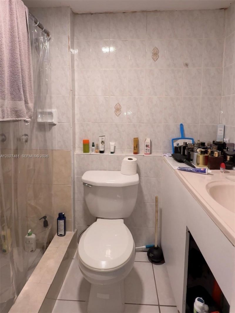 1300 NE 203rd St , Miami, FL 33179 Photo