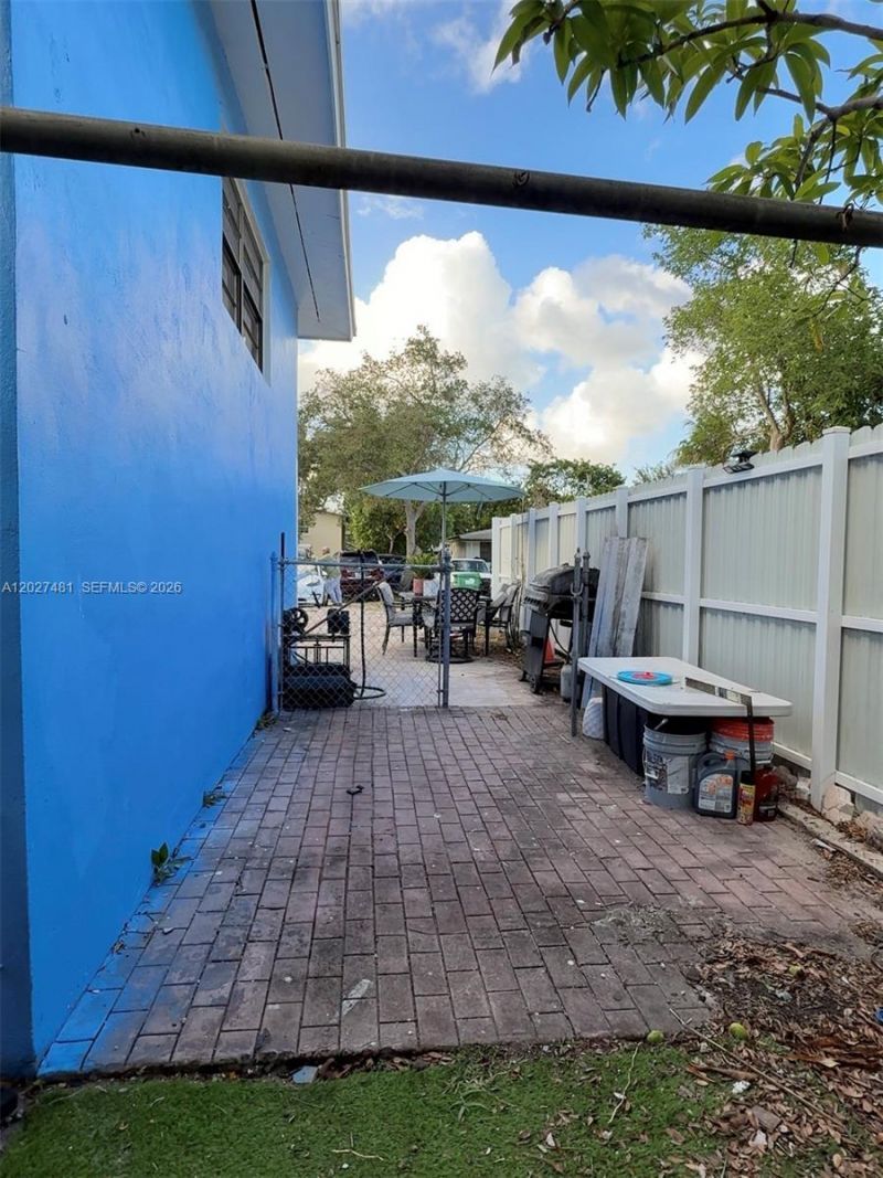 1300 NE 203rd St , Miami, FL 33179 Photo