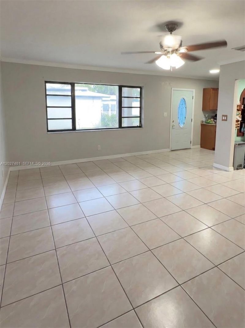 1300 NE 203rd St , Miami, FL 33179 Photo