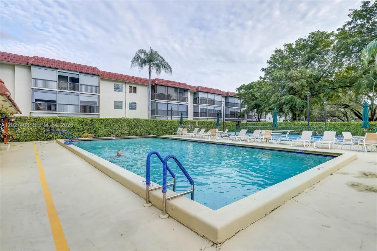700 S Hollybrook Dr , Unit 207, Pembroke Pines, FL 33025 Photo