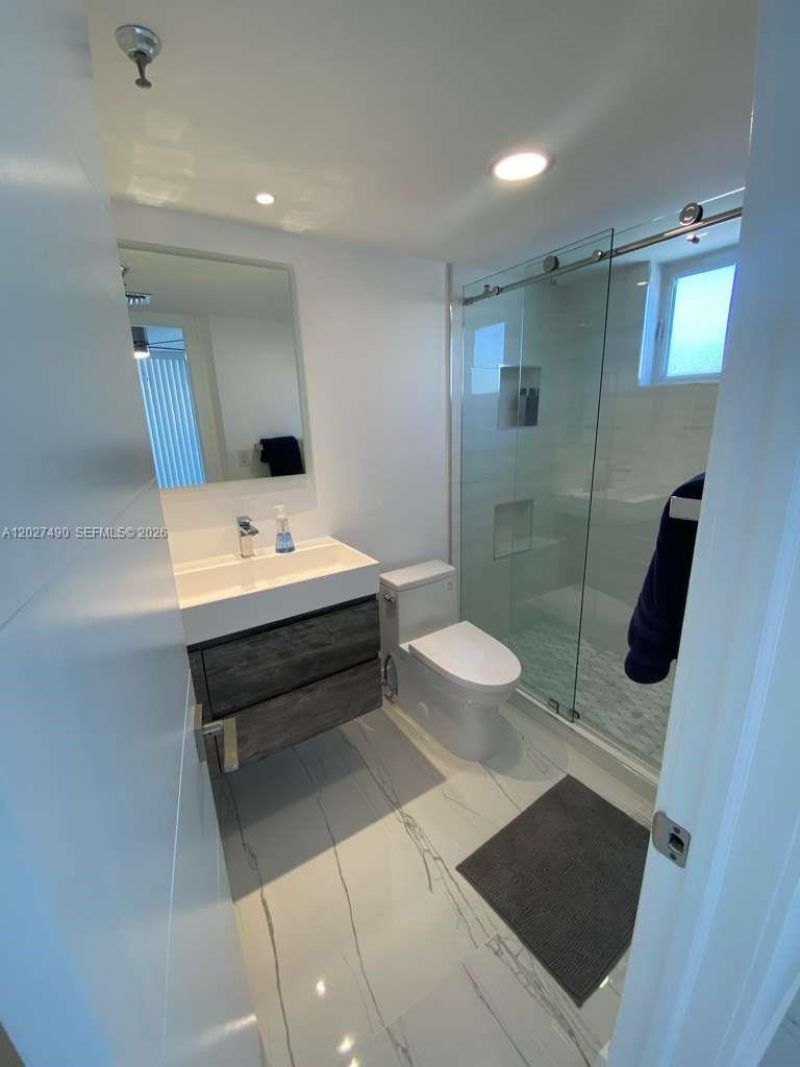 7832 Collins Ave , Unit 201, Miami Beach, FL 33141 Photo