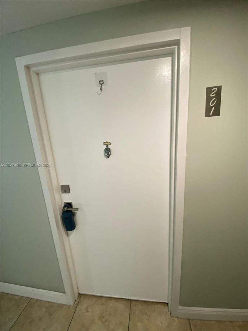 7832 Collins Ave , Unit 201, Miami Beach, FL 33141 Photo