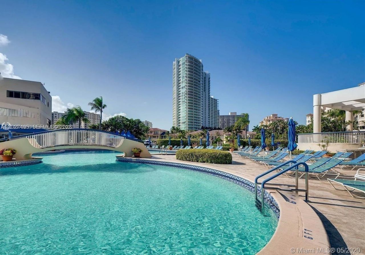 19707 Turnberry Way , Unit 23J, Aventura, FL 33180 Photo