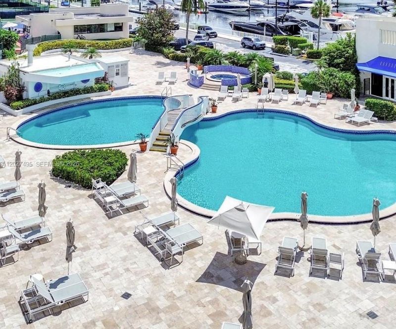 19707 Turnberry Way , Unit 23J, Aventura, FL 33180 Photo