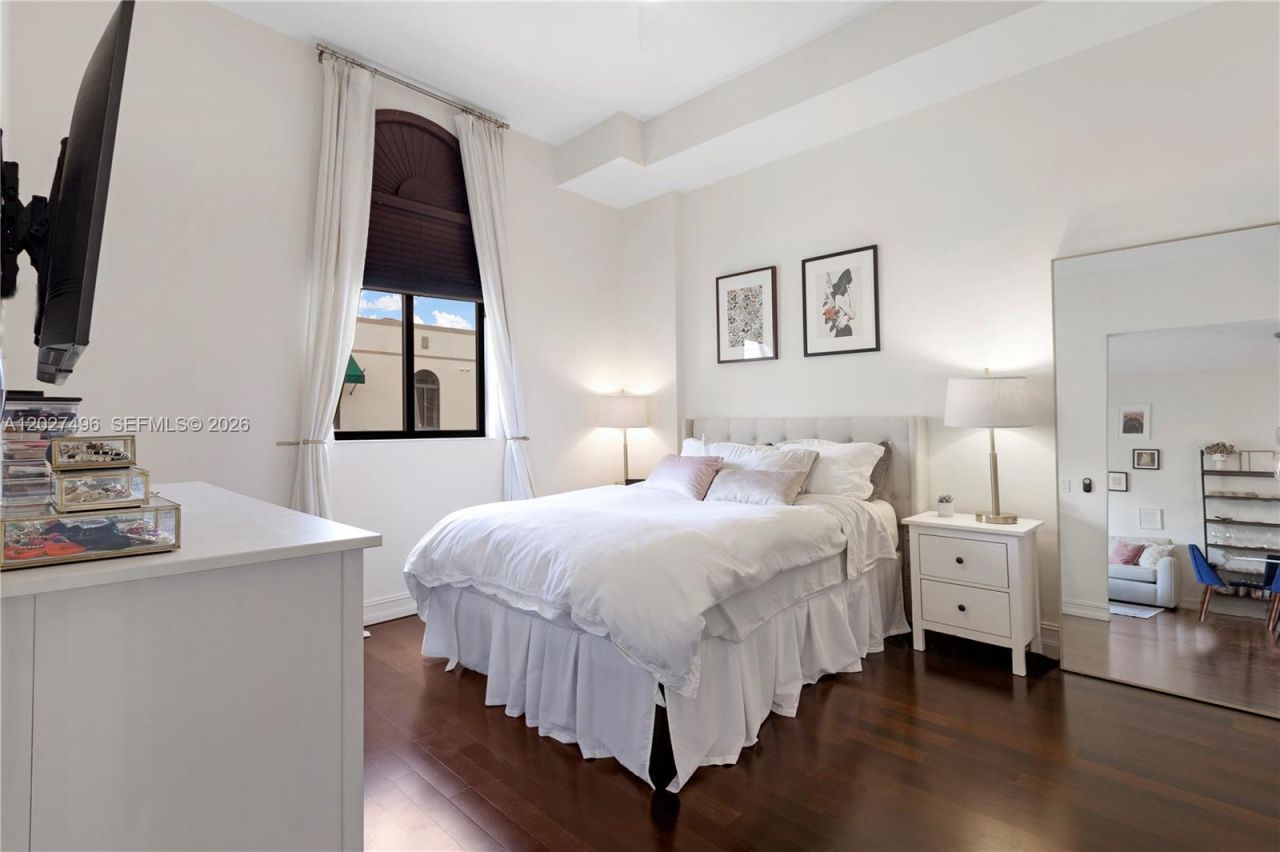 1805 Ponce De Leon Blvd, Unit 818, Coral Gables, FL 33134 Photo