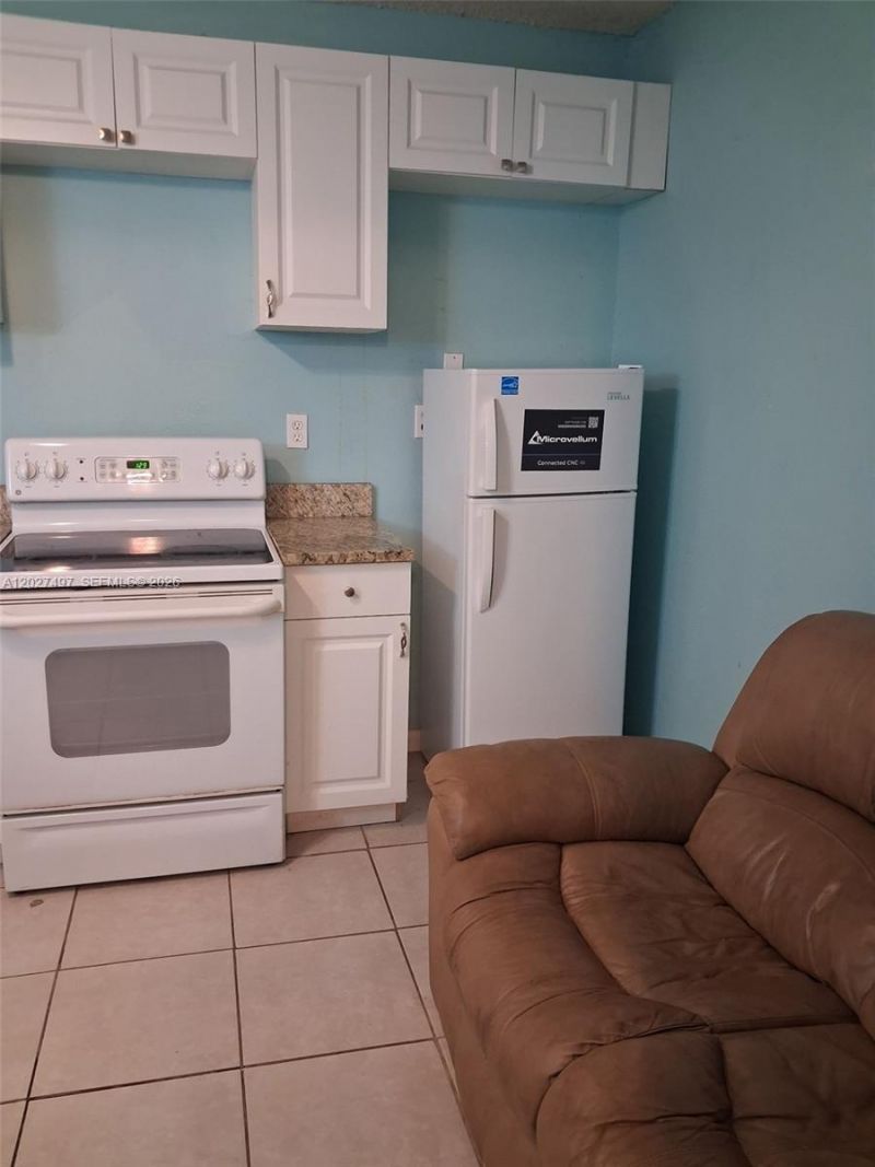 1800 Pinehurst Dr , Unit 1, West Palm Beach, FL 33407 Photo