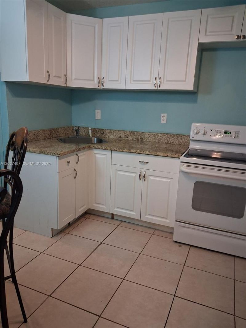 1800 Pinehurst Dr , Unit 1, West Palm Beach, FL 33407 Photo