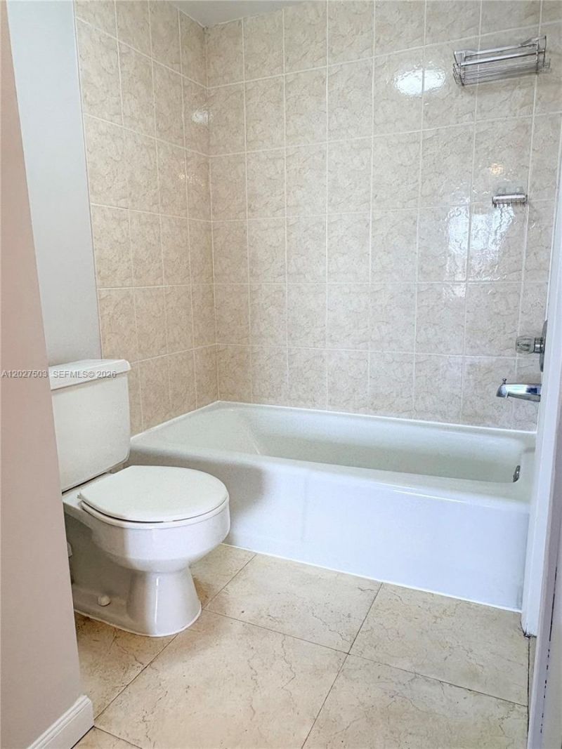 18900 NE 14th Ave , Unit D302, Miami, FL 33179 Photo