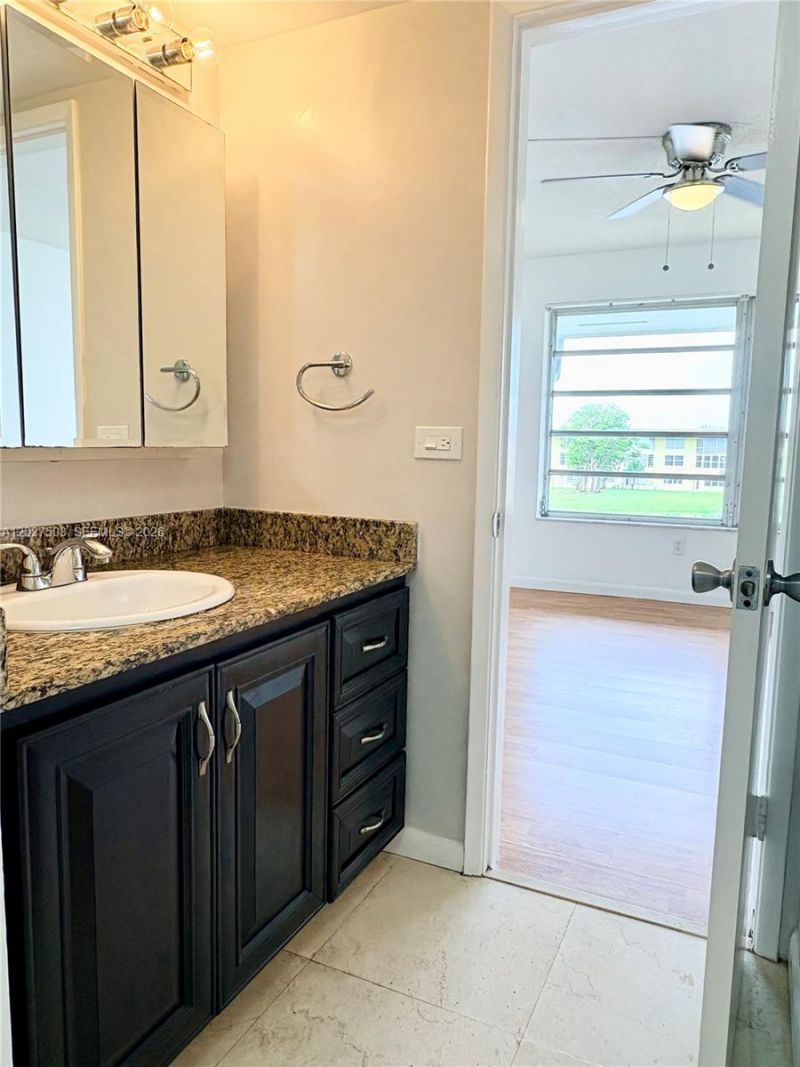 18900 NE 14th Ave , Unit D302, Miami, FL 33179 Photo
