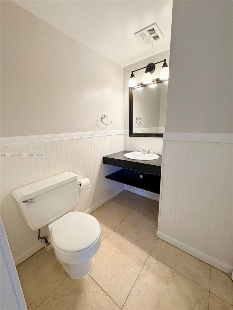 18900 NE 14th Ave , Unit D302, Miami, FL 33179 Photo