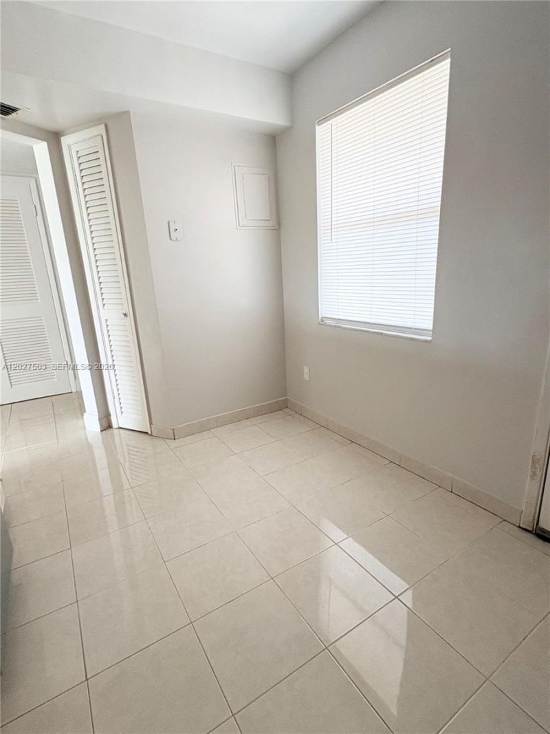 18900 NE 14th Ave , Unit D302, Miami, FL 33179 Photo