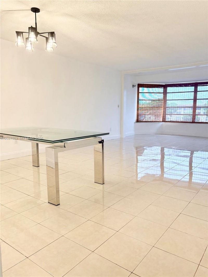 18900 NE 14th Ave , Unit D302, Miami, FL 33179 Photo
