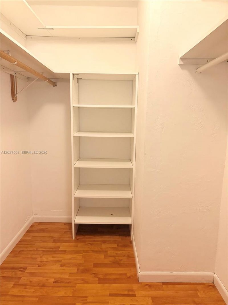 18900 NE 14th Ave , Unit D302, Miami, FL 33179 Photo
