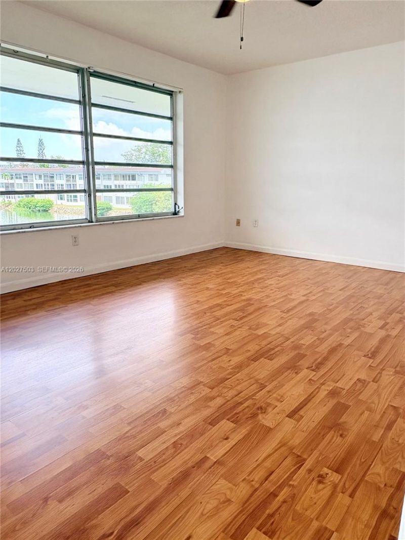 18900 NE 14th Ave , Unit D302, Miami, FL 33179 Photo