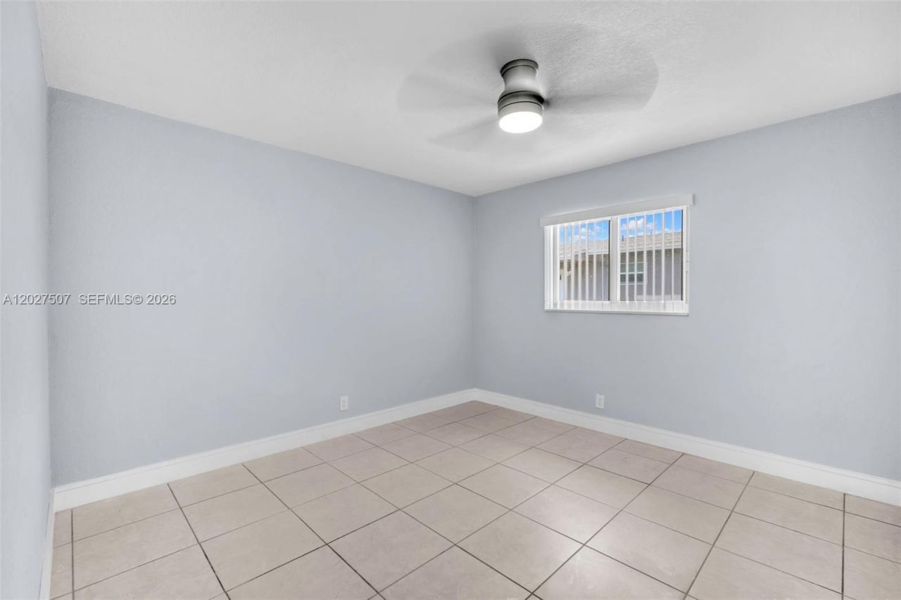 357 Phippen Waiters Rd , Unit 1-2, Dania Beach, FL 33004 Photo