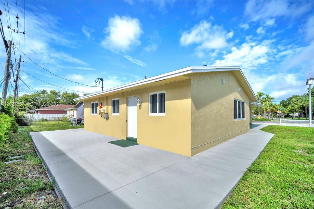 357 Phippen Waiters Rd , Unit 1-2, Dania Beach, FL 33004 Photo