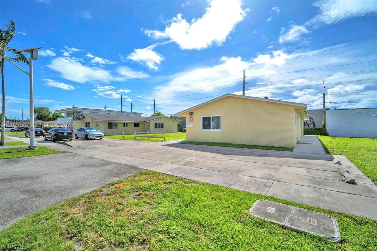 357 Phippen Waiters Rd , Unit 1-2, Dania Beach, FL 33004 Photo