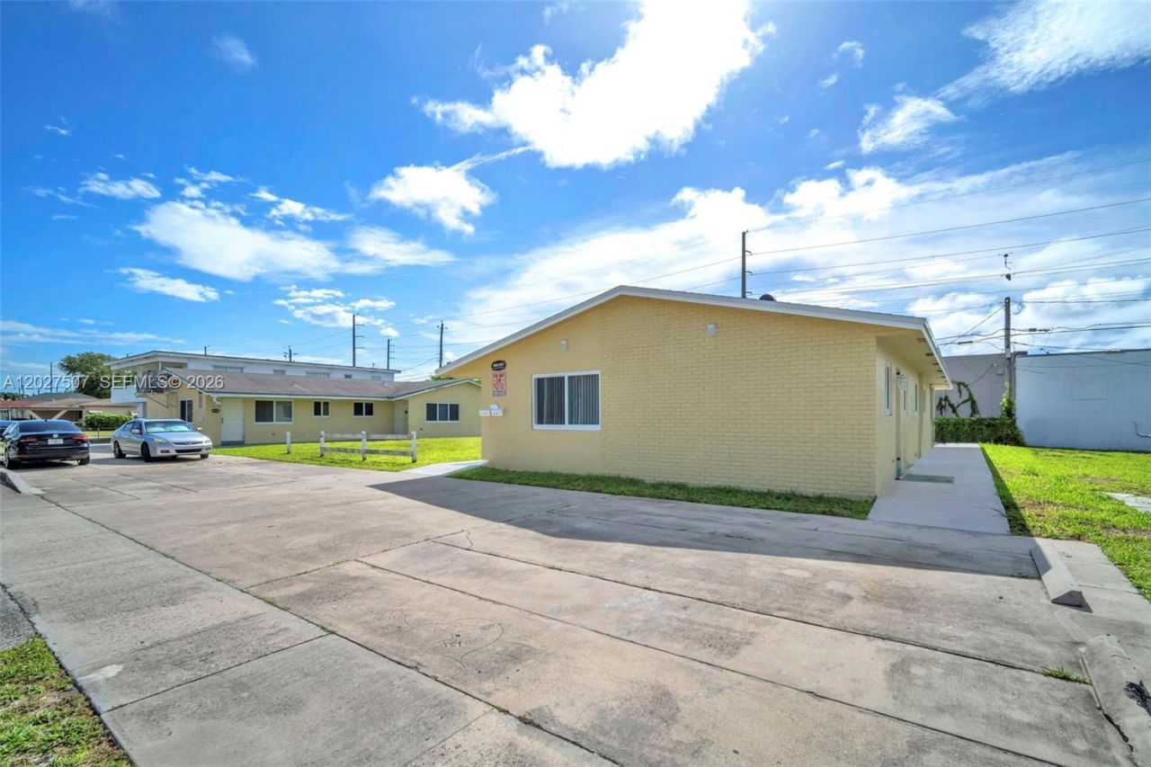 357 Phippen Waiters Rd , Unit 1-2, Dania Beach, FL 33004 Photo