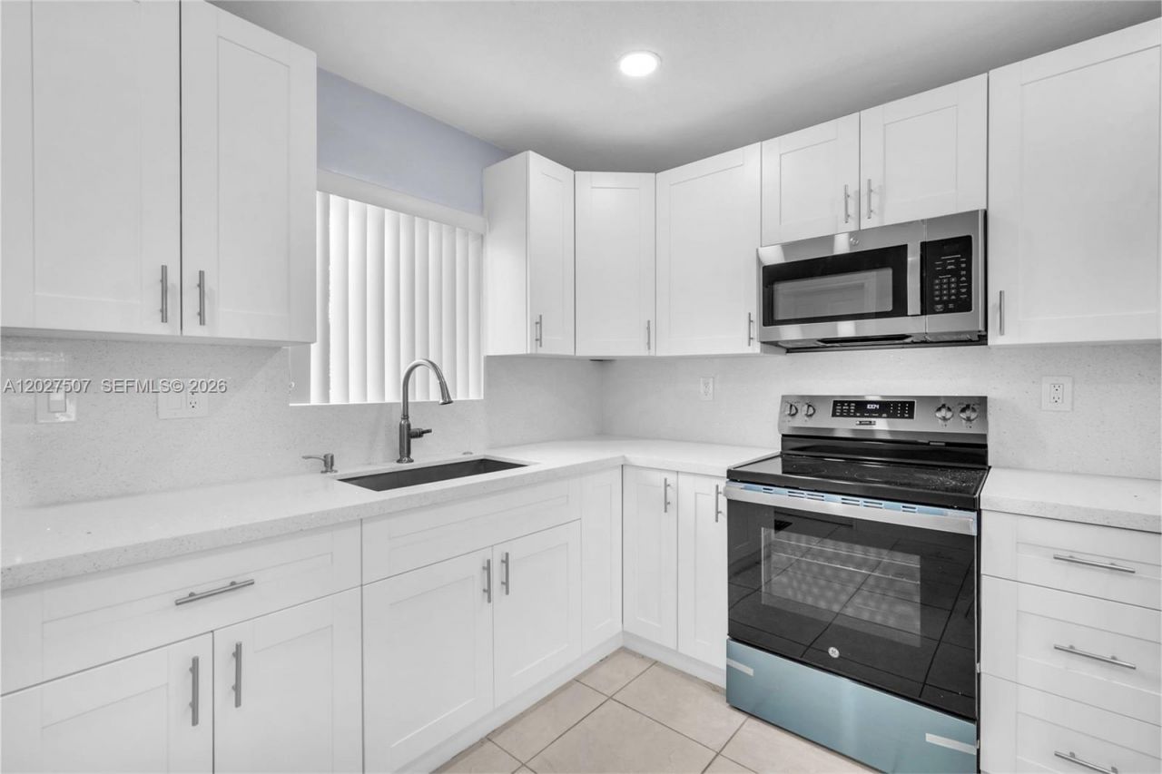 357 Phippen Waiters Rd , Unit 1-2, Dania Beach, FL 33004 Photo