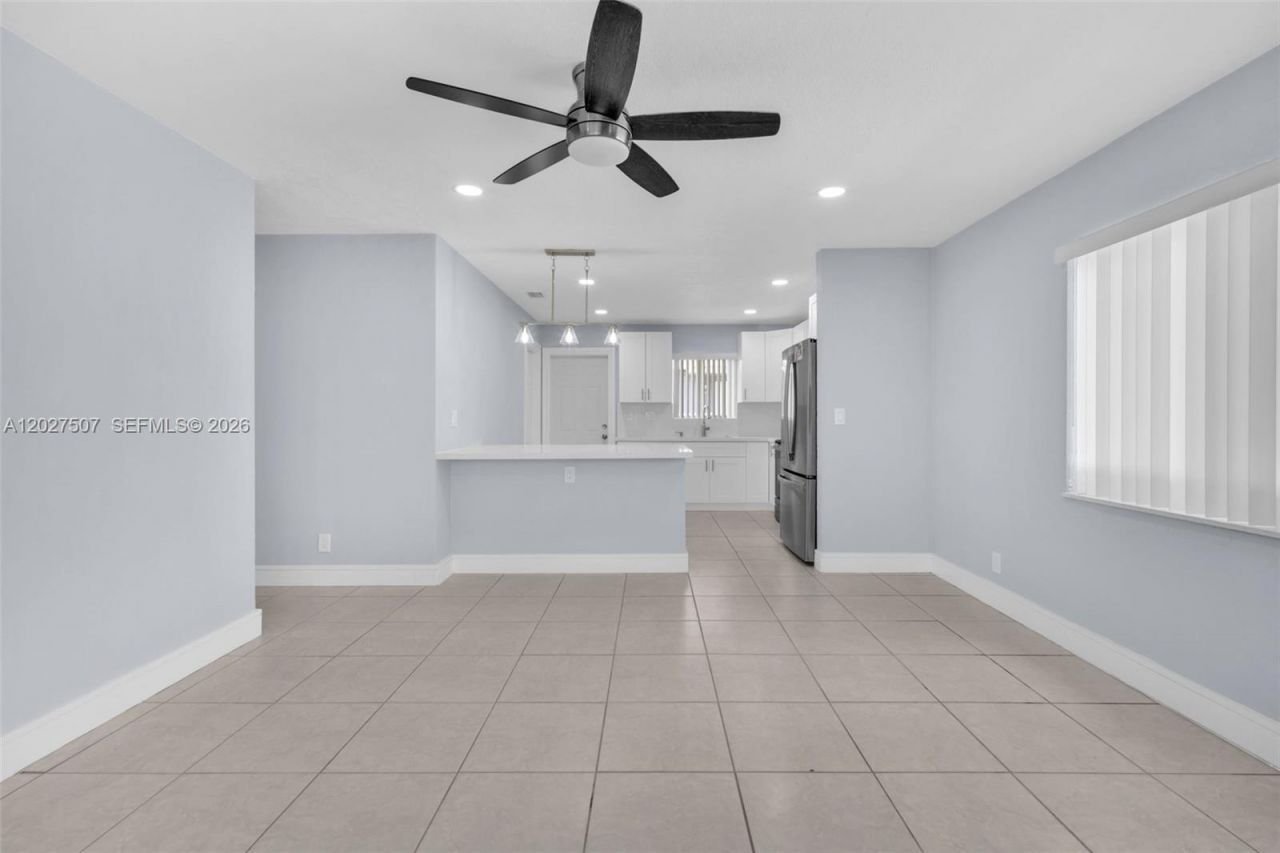 357 Phippen Waiters Rd , Unit 1-2, Dania Beach, FL 33004 Photo