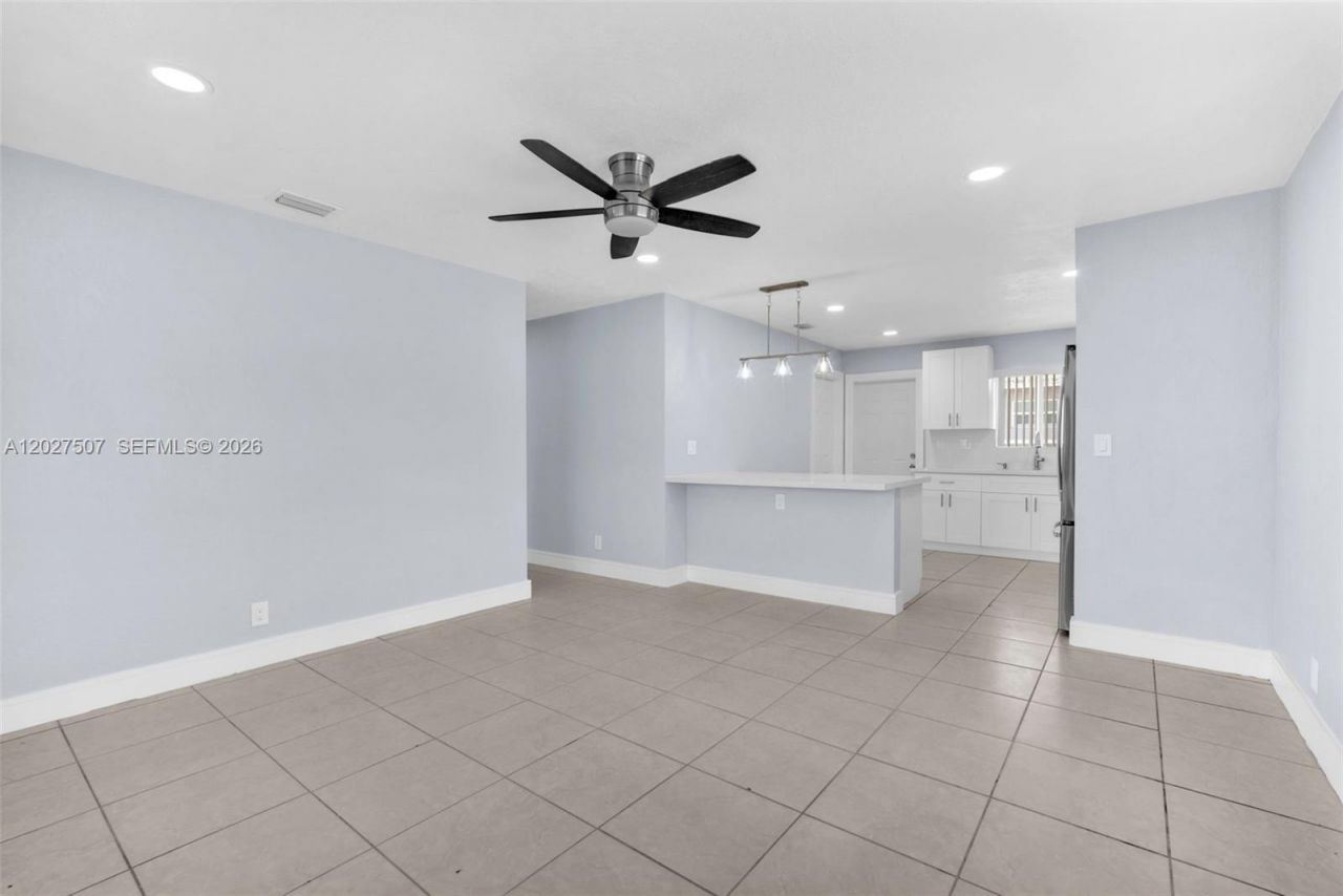 357 Phippen Waiters Rd , Unit 1-2, Dania Beach, FL 33004 Photo