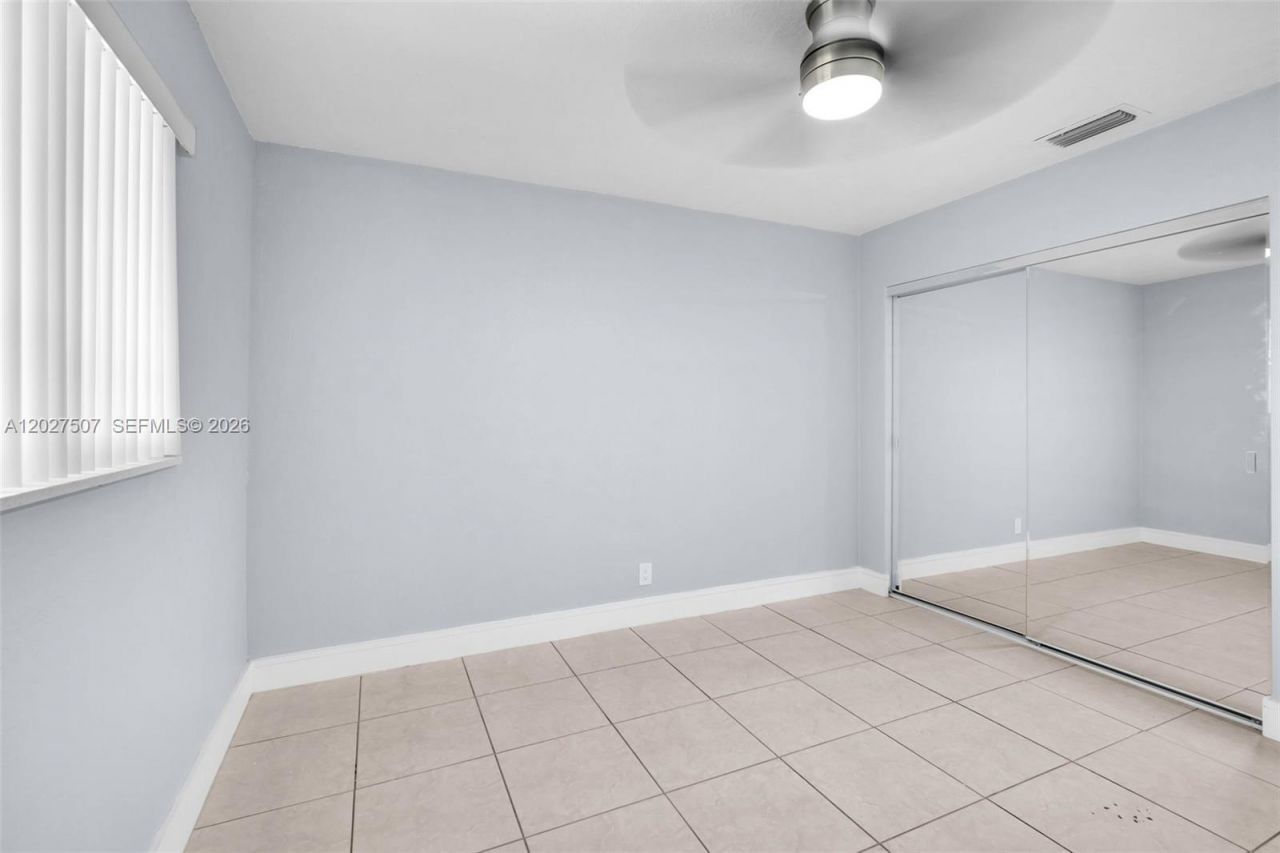 357 Phippen Waiters Rd , Unit 1-2, Dania Beach, FL 33004 Photo
