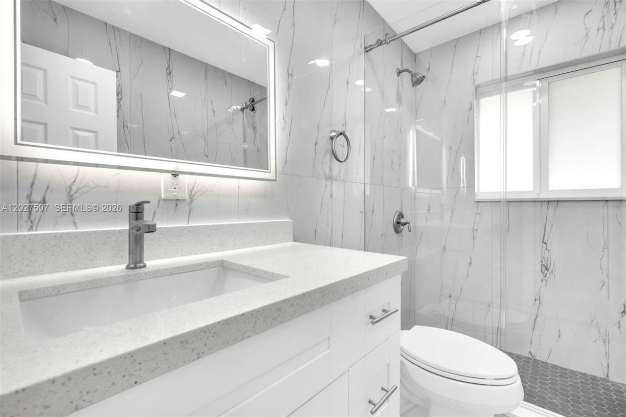 357 Phippen Waiters Rd , Unit 1-2, Dania Beach, FL 33004 Photo