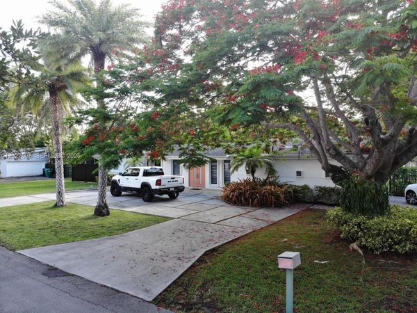 12800 SW 82nd Ct , Pinecrest, FL 33156