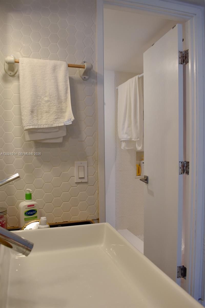 600 NE 36th St , Unit 1711, Miami, FL 33137 Photo