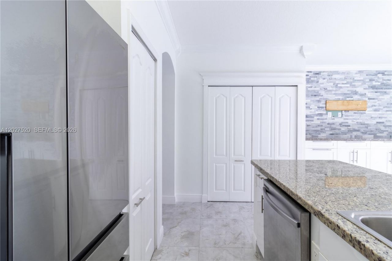 8360 NW 10th St , Unit 3C, Miami, FL 33126 Photo