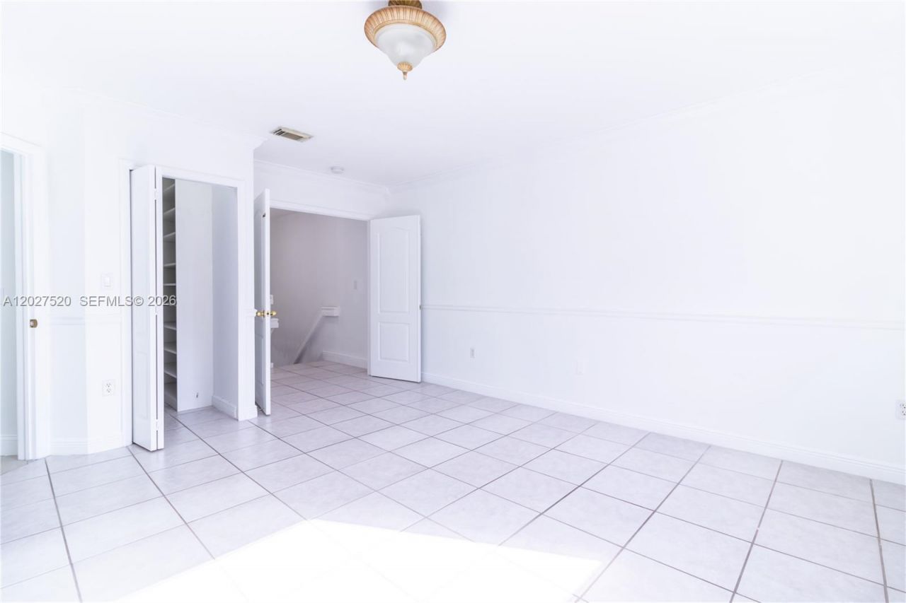 8360 NW 10th St , Unit 3C, Miami, FL 33126 Photo