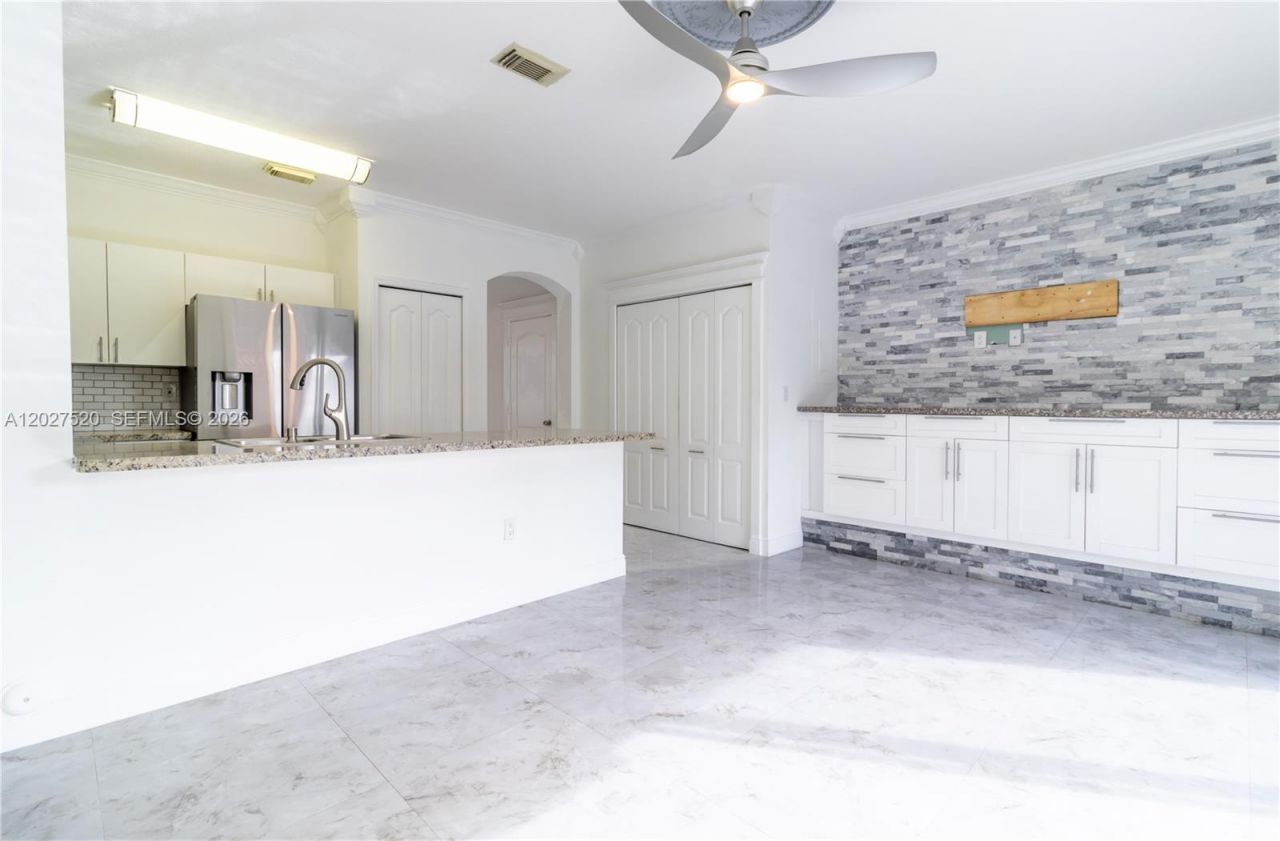 8360 NW 10th St , Unit 3C, Miami, FL 33126 Photo