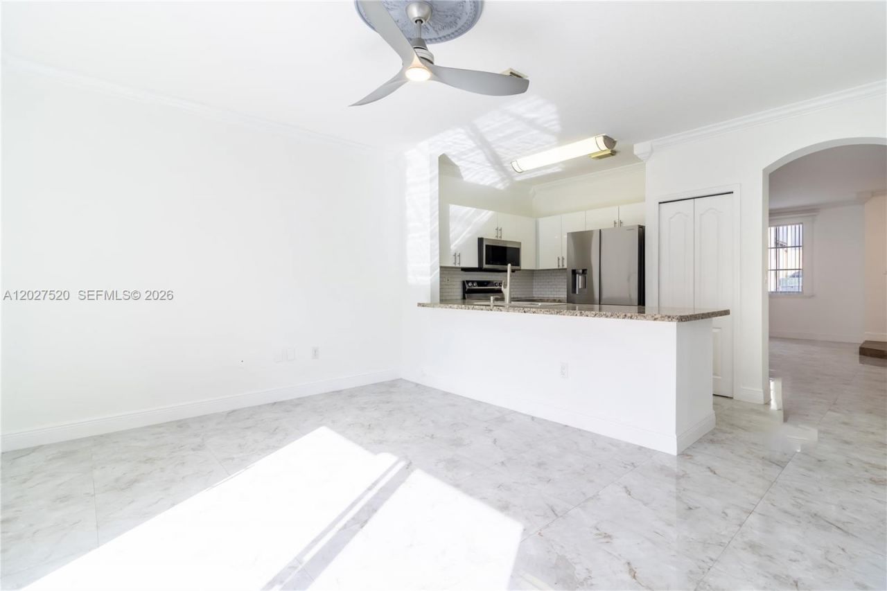 8360 NW 10th St , Unit 3C, Miami, FL 33126 Photo