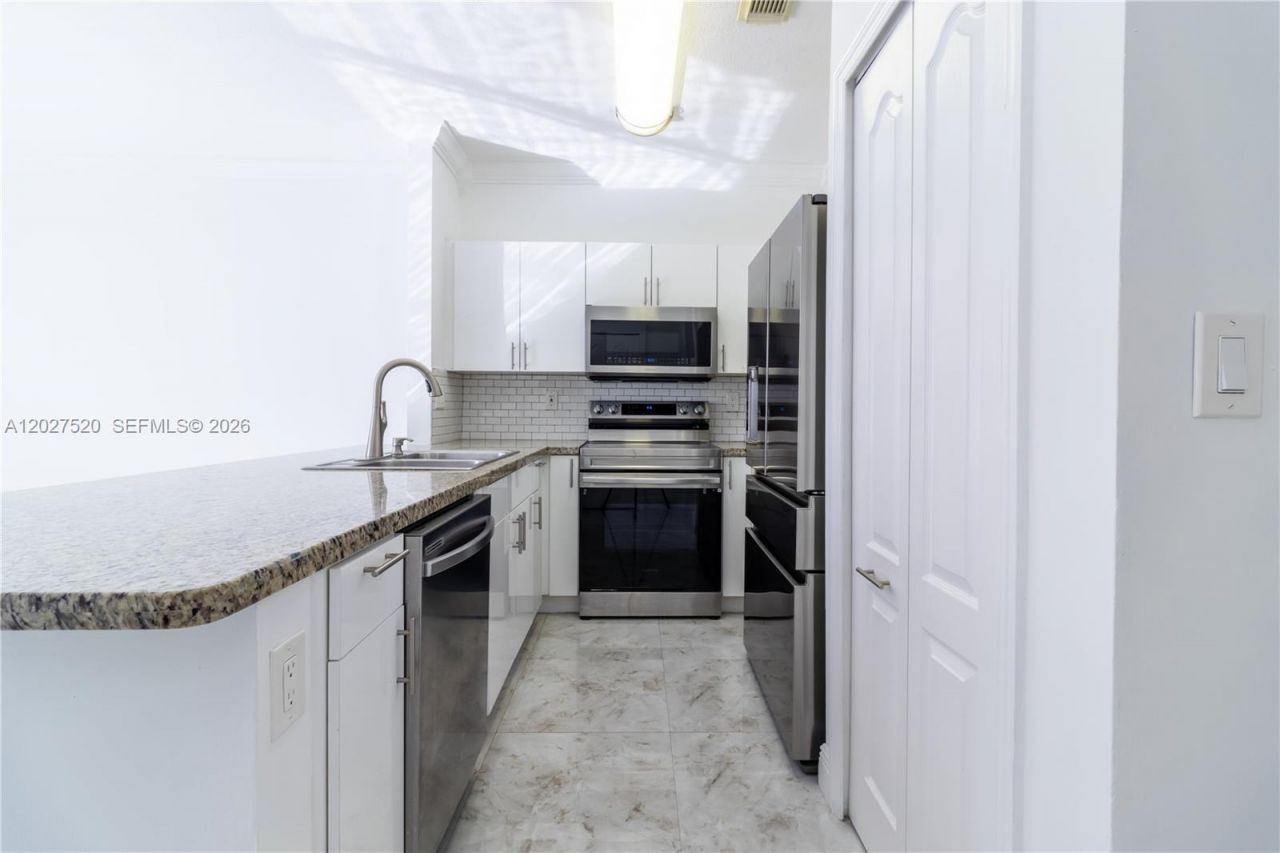 8360 NW 10th St , Unit 3C, Miami, FL 33126 Photo