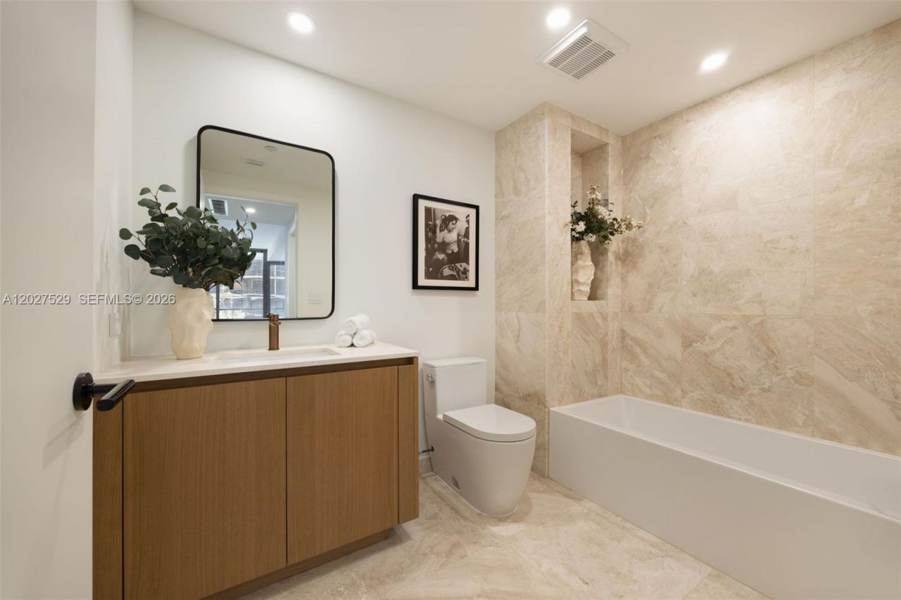 1176 97th St , Unit 404, Bay Harbor Islands, FL 33154 Photo