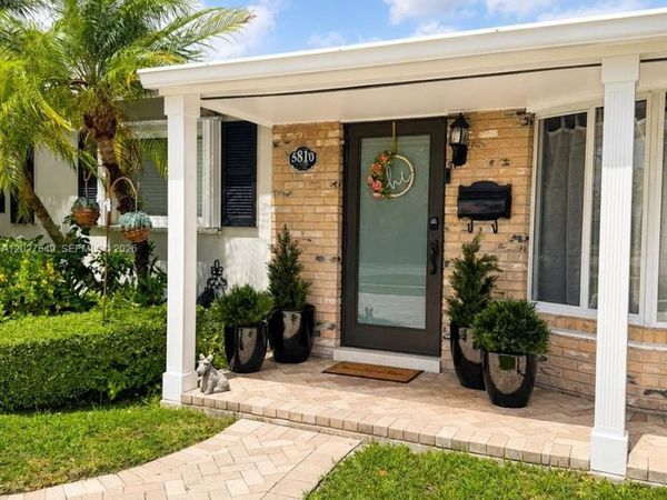 5810 SW 89th Court , Miami, FL 33173