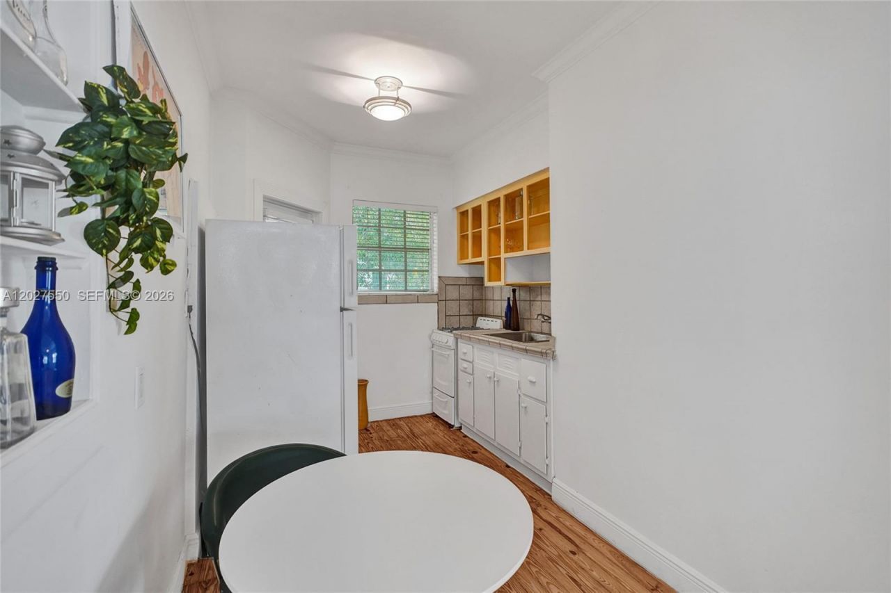 717 Espanola Way , Unit 204, Miami Beach, FL 33139 Photo