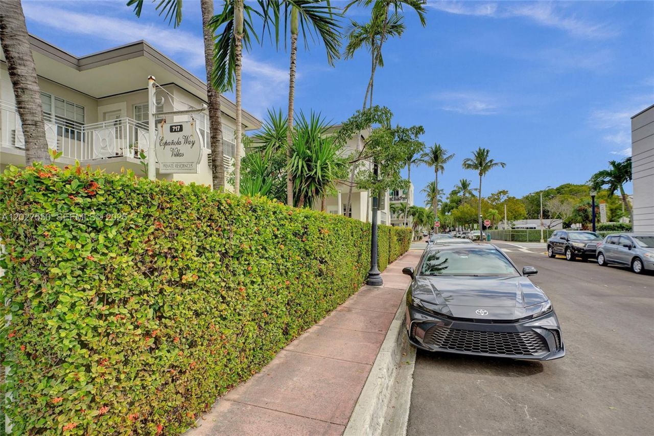 717 Espanola Way , Unit 204, Miami Beach, FL 33139 Photo